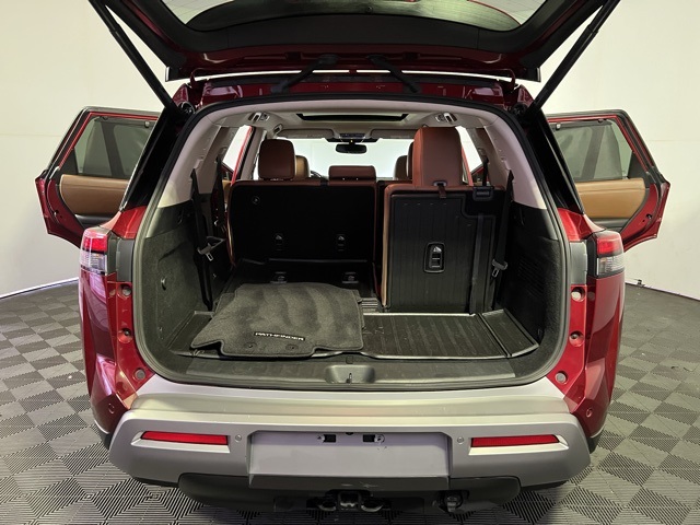 2022 Nissan Pathfinder Platinum photo 25