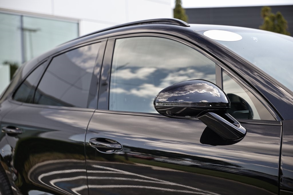 2025 Porsche Macan T photo 13