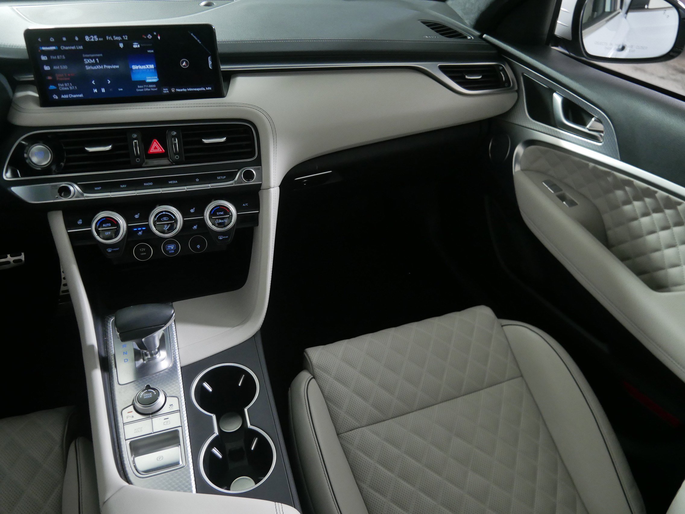 2022 Genesis G70 3.3T photo 11