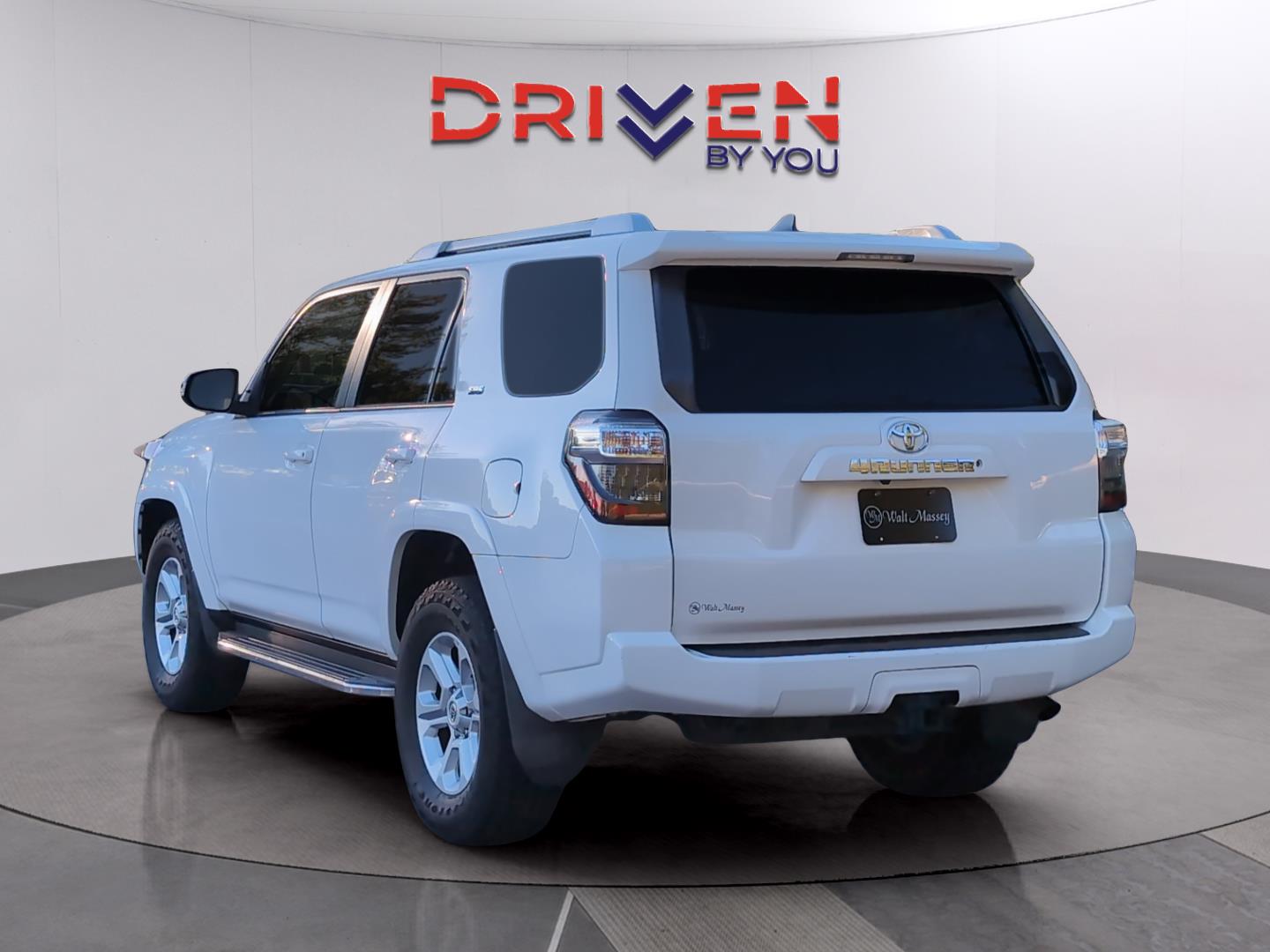 2018 Toyota 4Runner SR5 photo 2