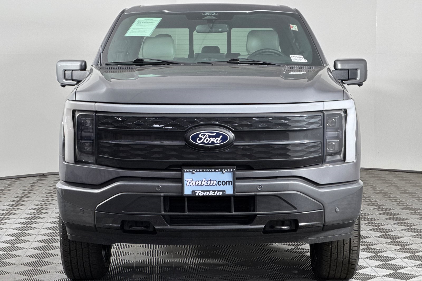 2024 Ford F-150 Lightning Platinum photo 9
