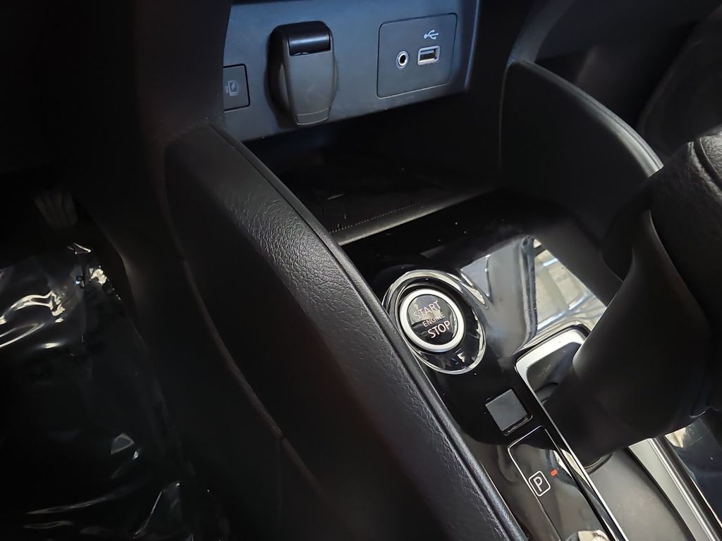 2024 Nissan Versa SV photo 16