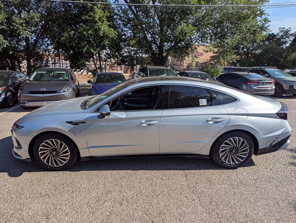 2025 Hyundai Sonata Hybrid Limited photo 3