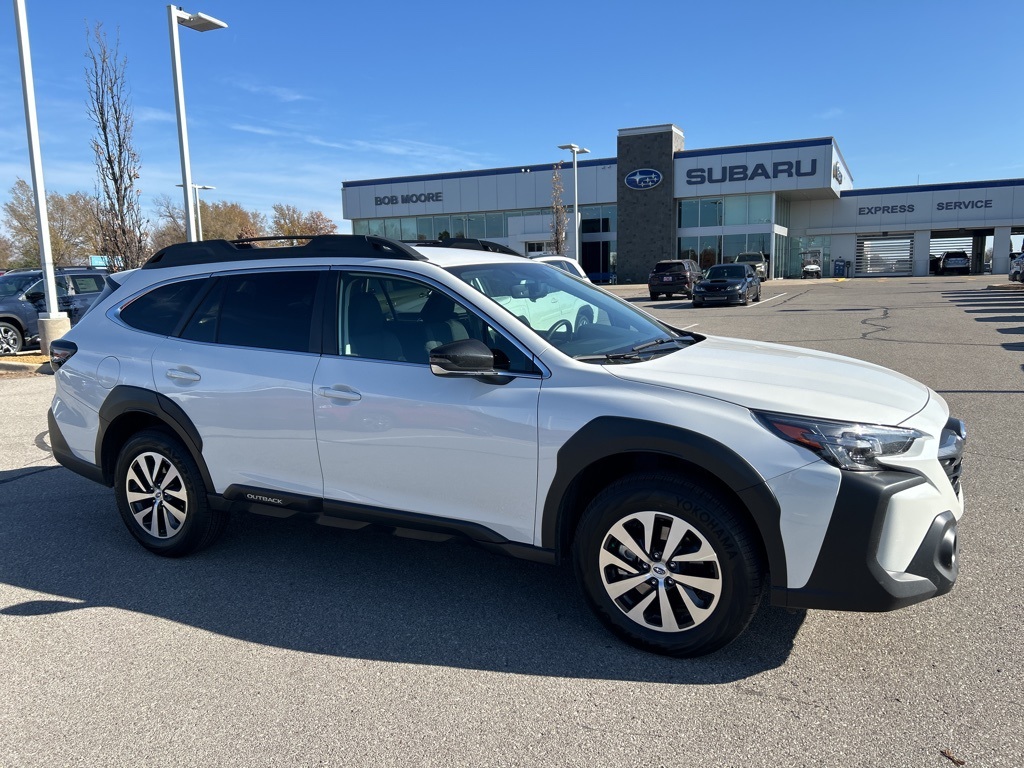 2025 Subaru Outback Premium's photo
