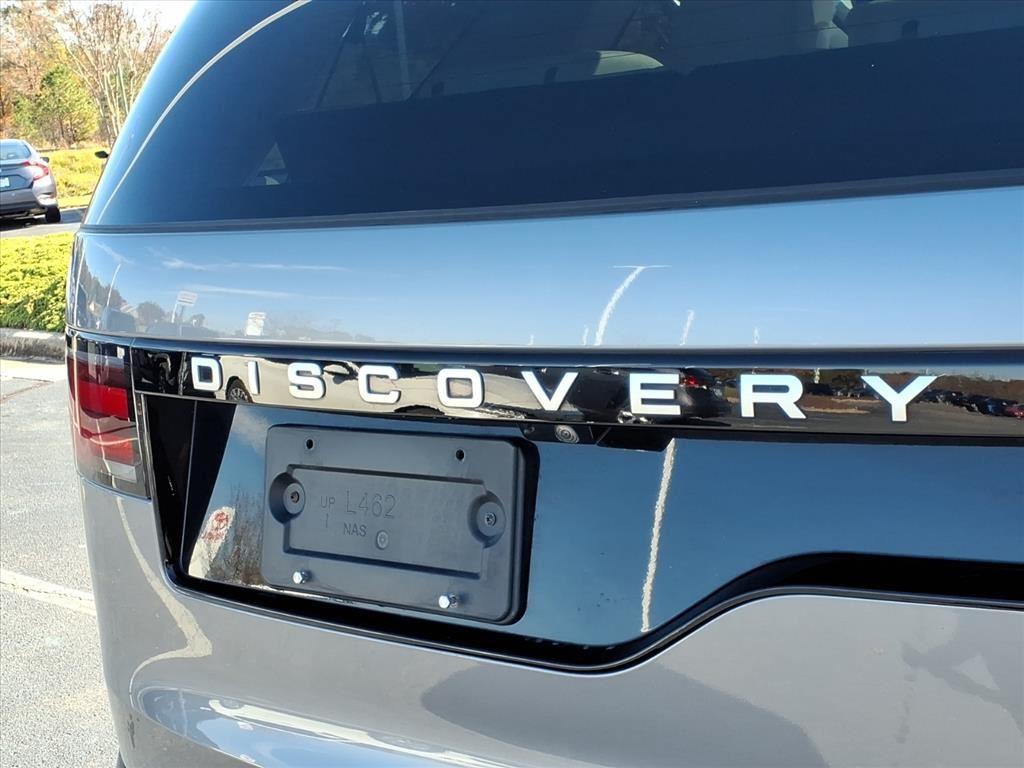 2024 Land Rover Discovery S photo 3