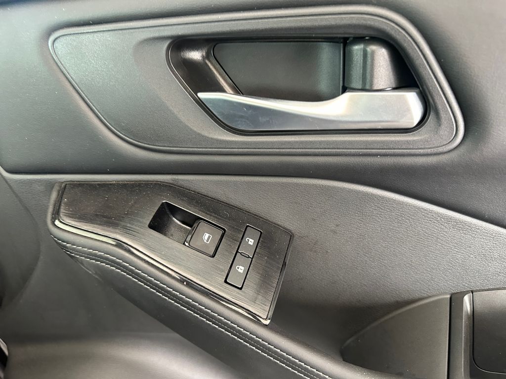 2024 Nissan Rogue SV photo 15