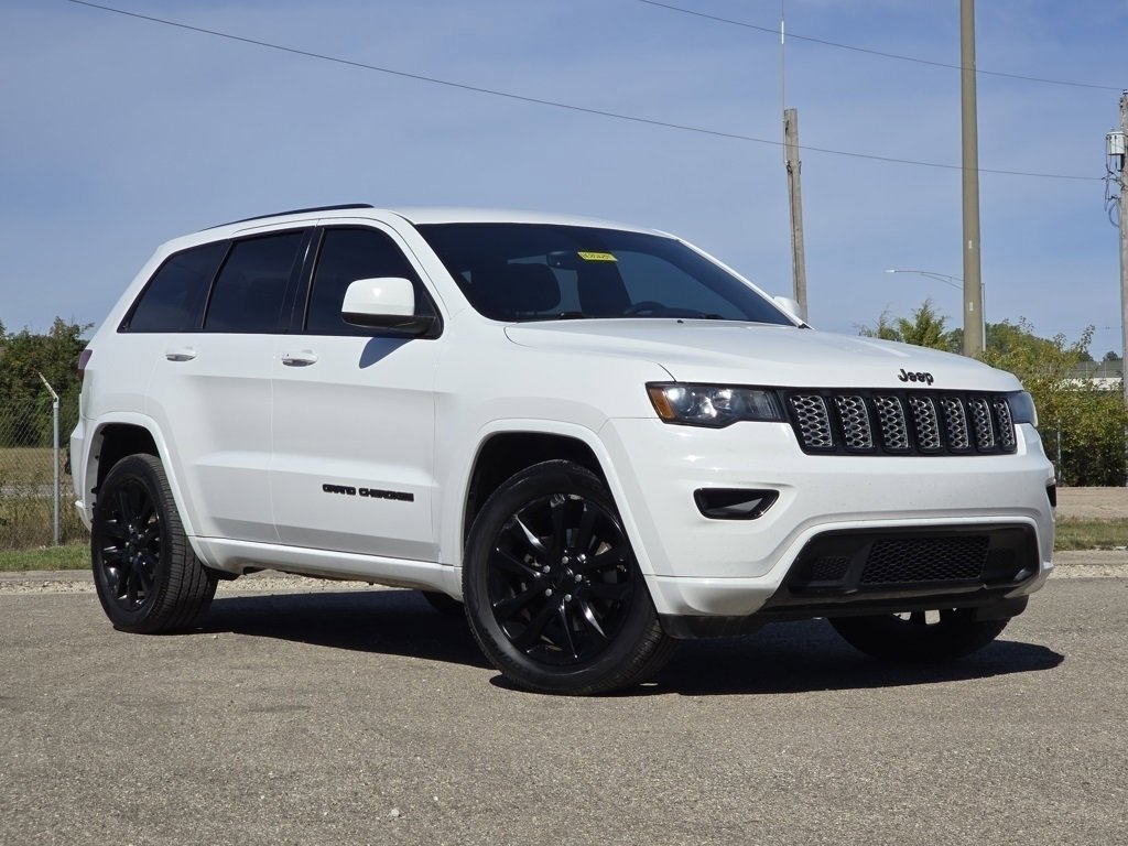Used 2017 Jeep Grand Cherokee Altitude with VIN 1C4RJFAG1HC852239 for sale in Miamisburg, OH