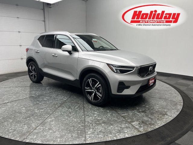 2025 Volvo XC40 Core
