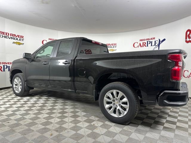 2025 Chevrolet Silverado 1500 Custom photo 4