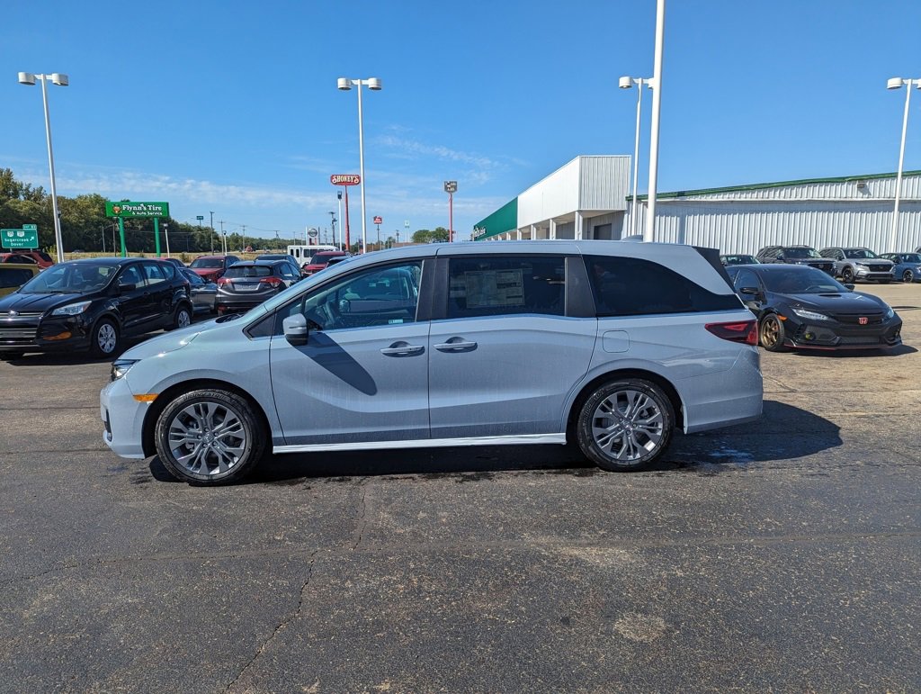 2026 Honda Odyssey Touring photo 4