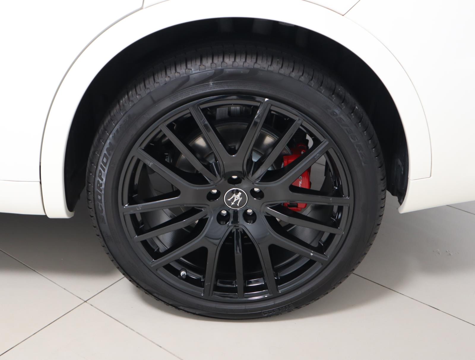 2022 Maserati Levante Modena photo 9