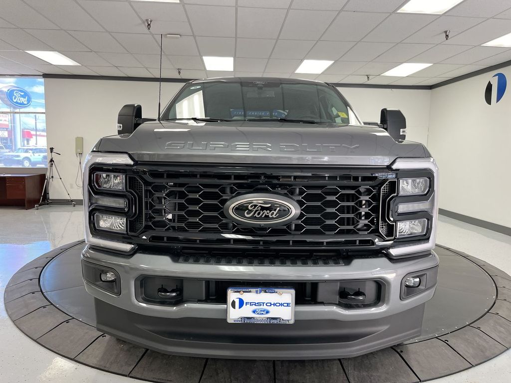 2025 Ford F-250 XLT photo 2