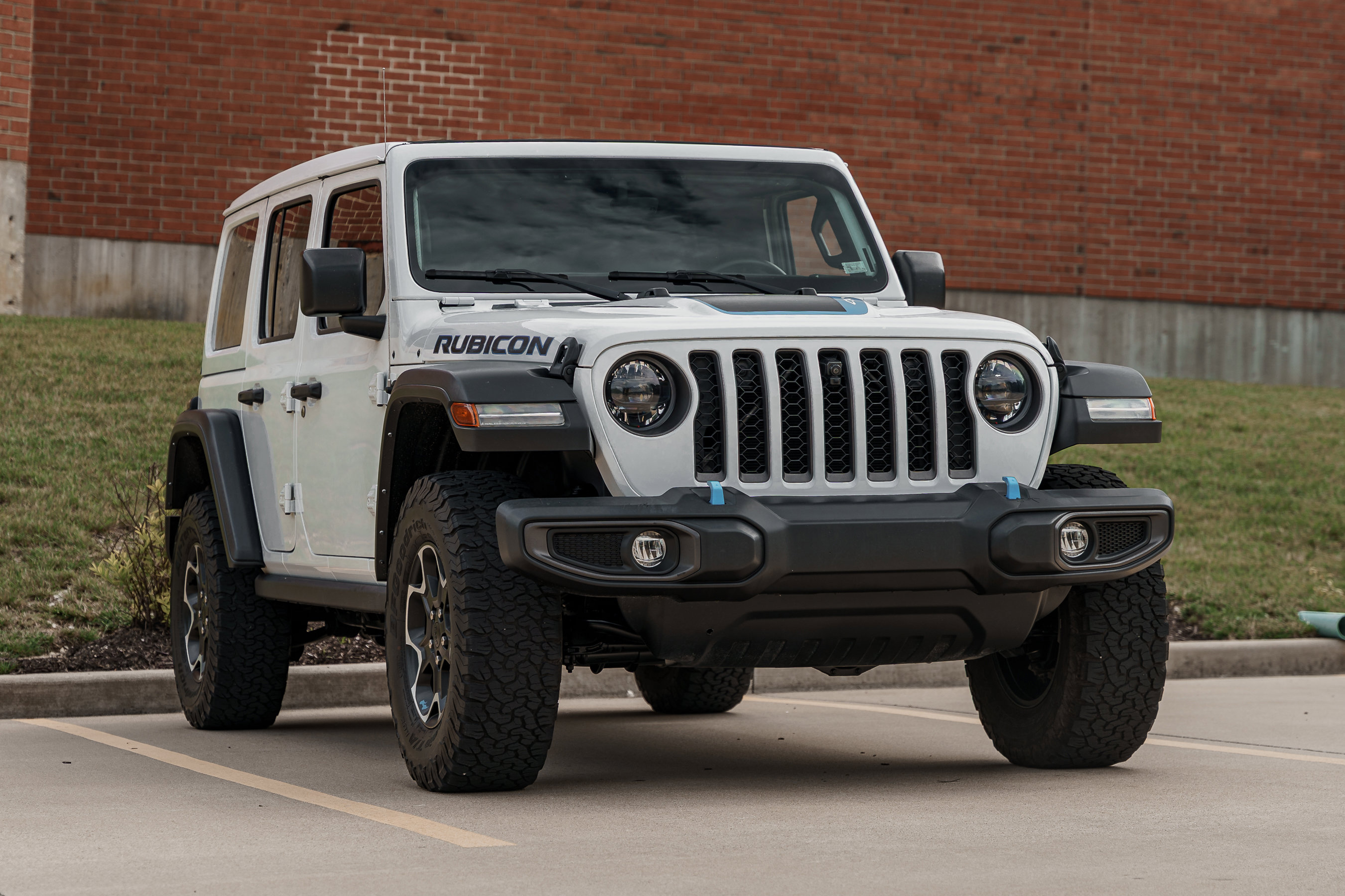 Used 2023 Bright White Clearcoat Jeep Rubicon image 1