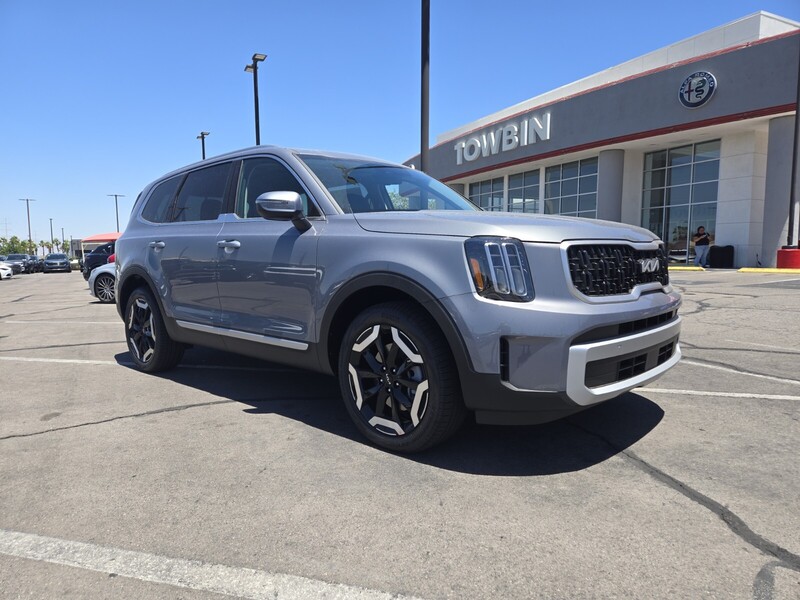 2025 Kia Telluride EX photo 2