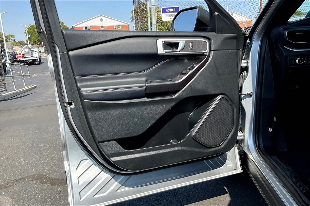2020 Ford Explorer XLT photo 20