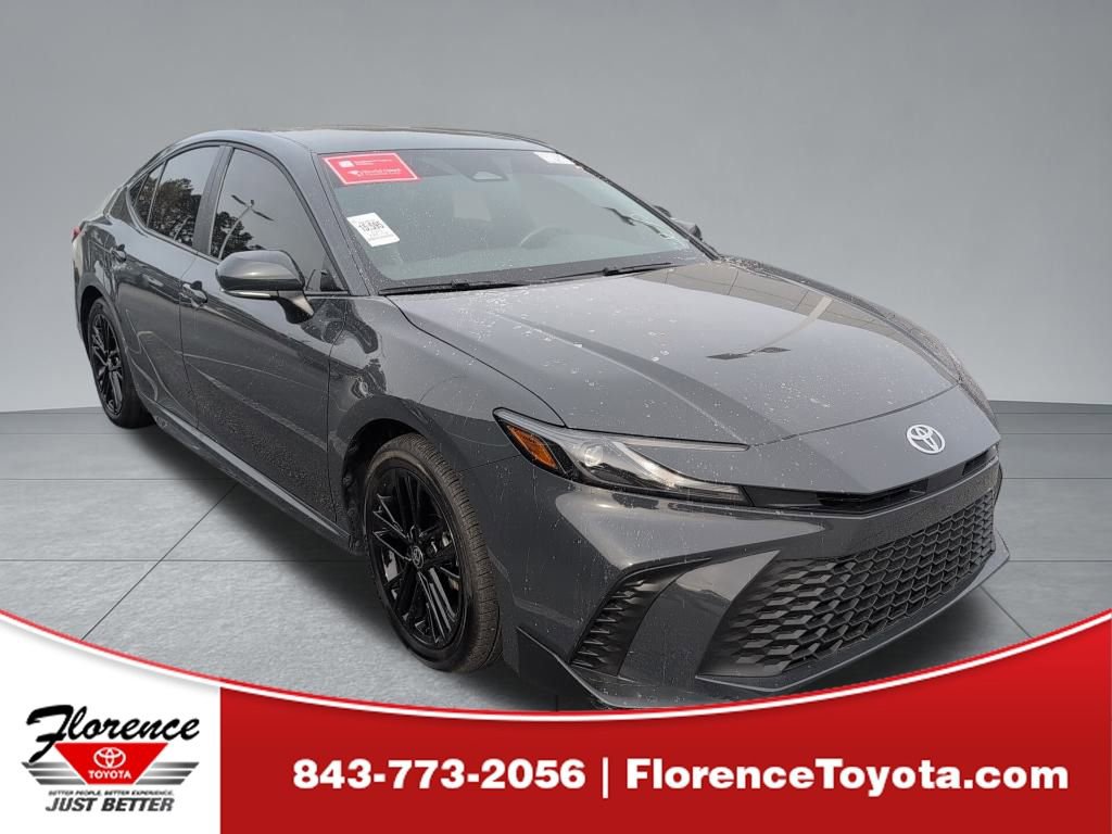 2025 Toyota Camry SE's photo
