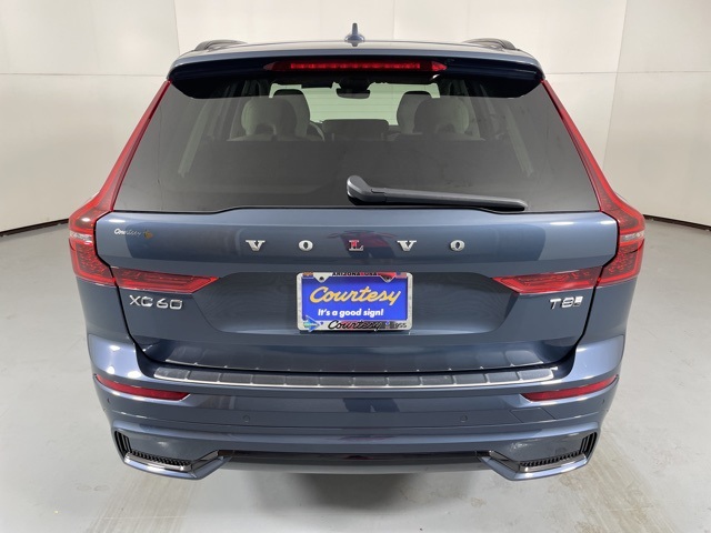 2026 Volvo XC60 Hybrid T8 photo 7