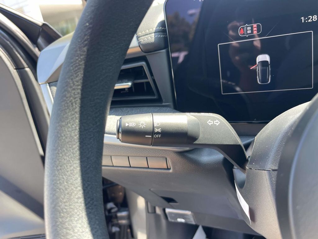 2026 Nissan Kicks SV photo 18