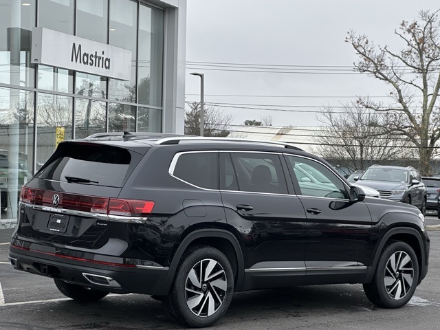 2025 Volkswagen Atlas SEL photo 3