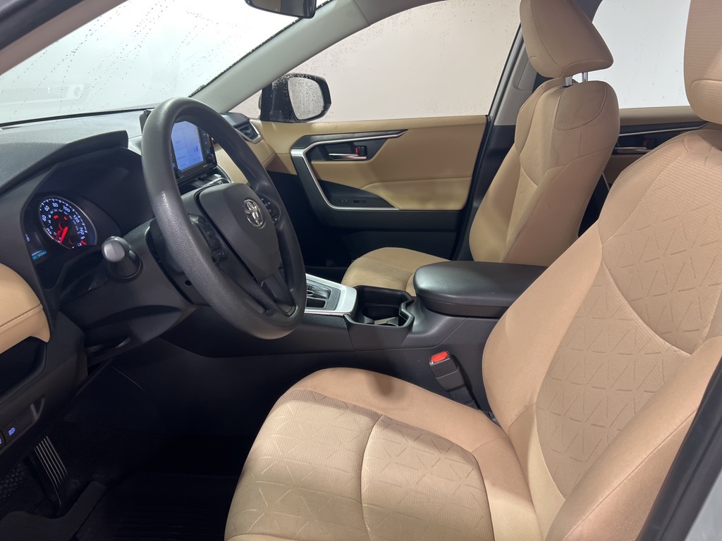 2020 Toyota RAV4 XLE photo 11
