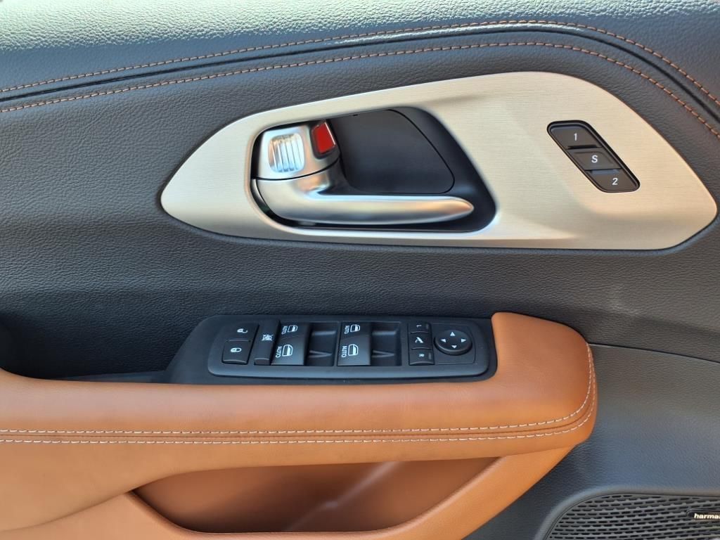2026 Chrysler Pacifica Pinnacle photo 13