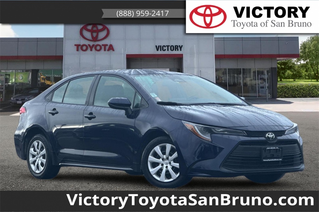 2024 Toyota Corolla LE's photo