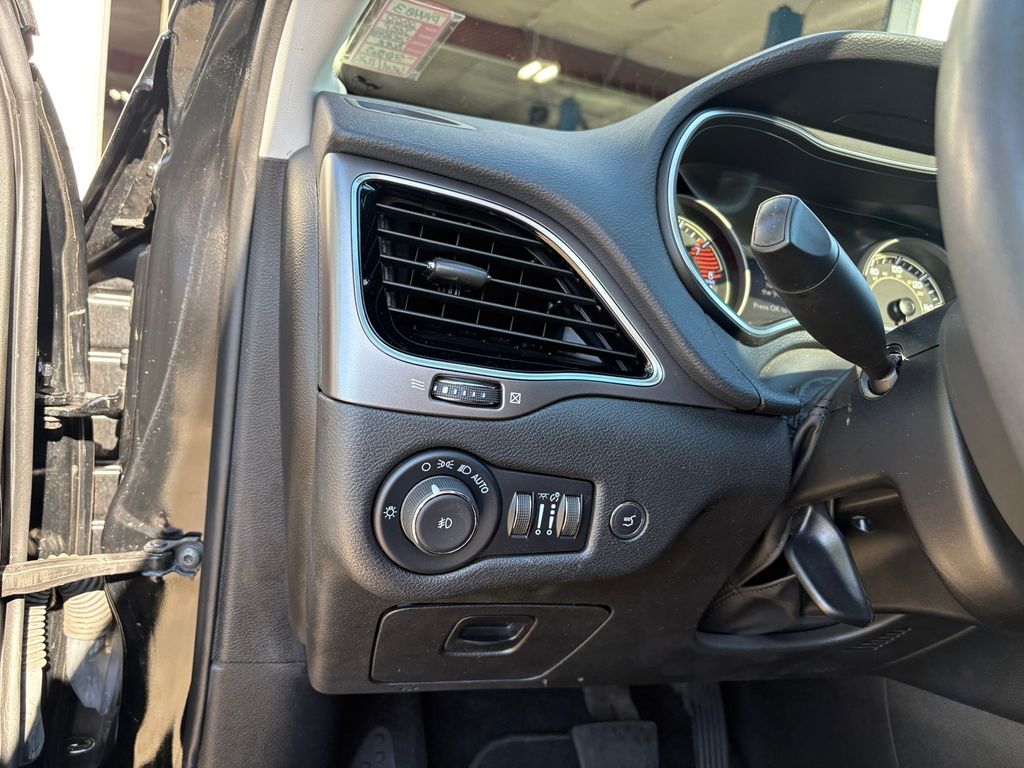 2022 Jeep Cherokee Limited photo 15