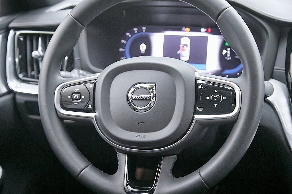 2023 VOLVO S60 - Image 32