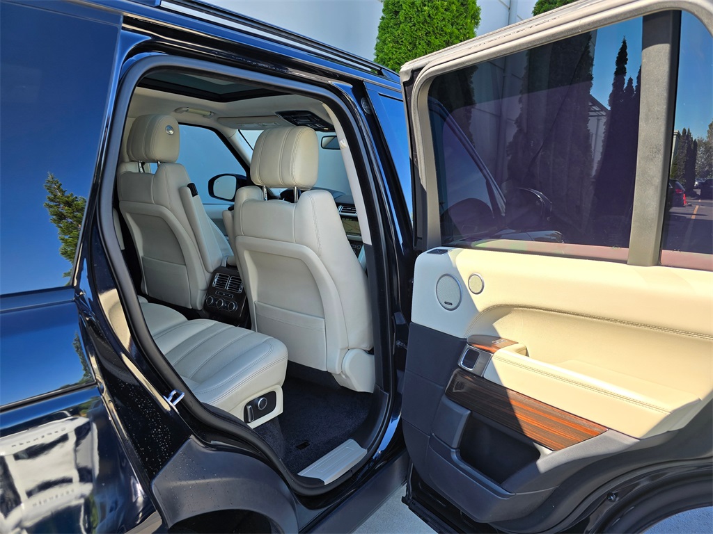 2016 Land Rover Range Rover HSE photo 28