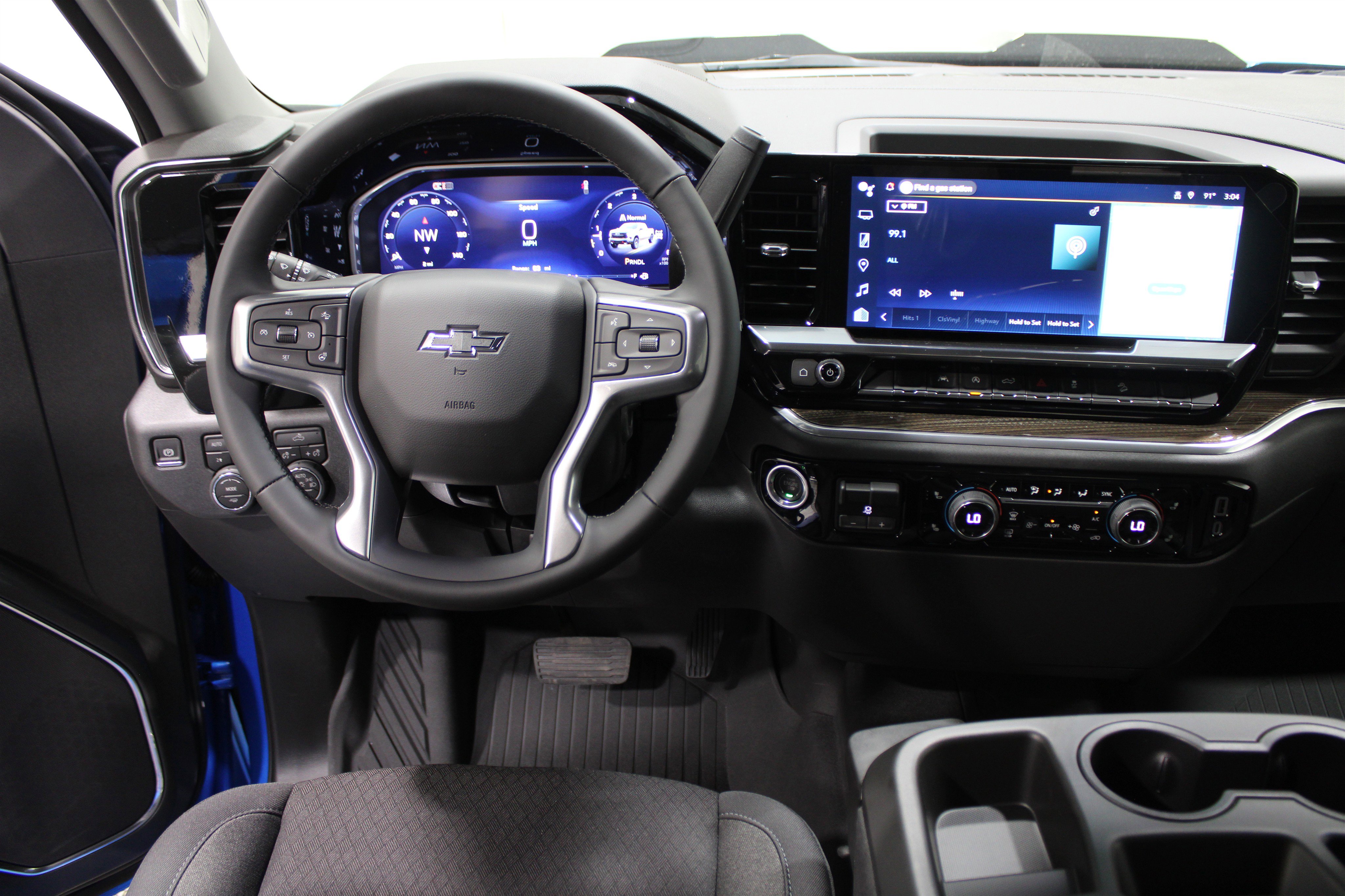 2026 Chevrolet Silverado 1500 LT Trail Boss photo 2