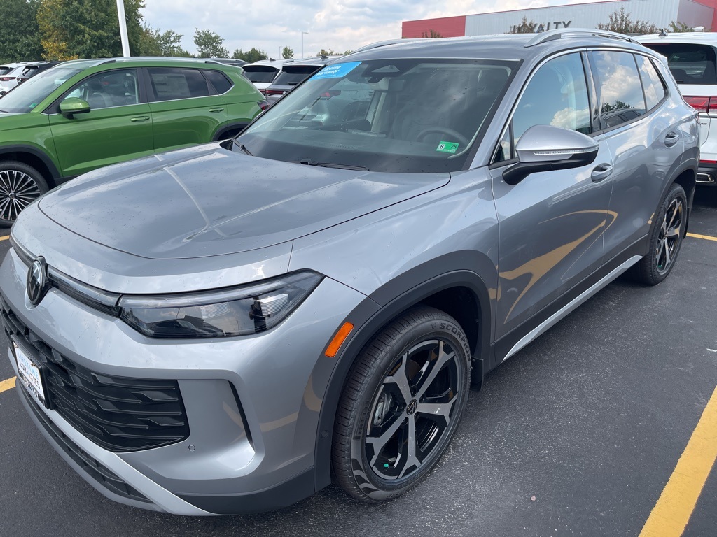 2025 Volkswagen Tiguan SE's photo