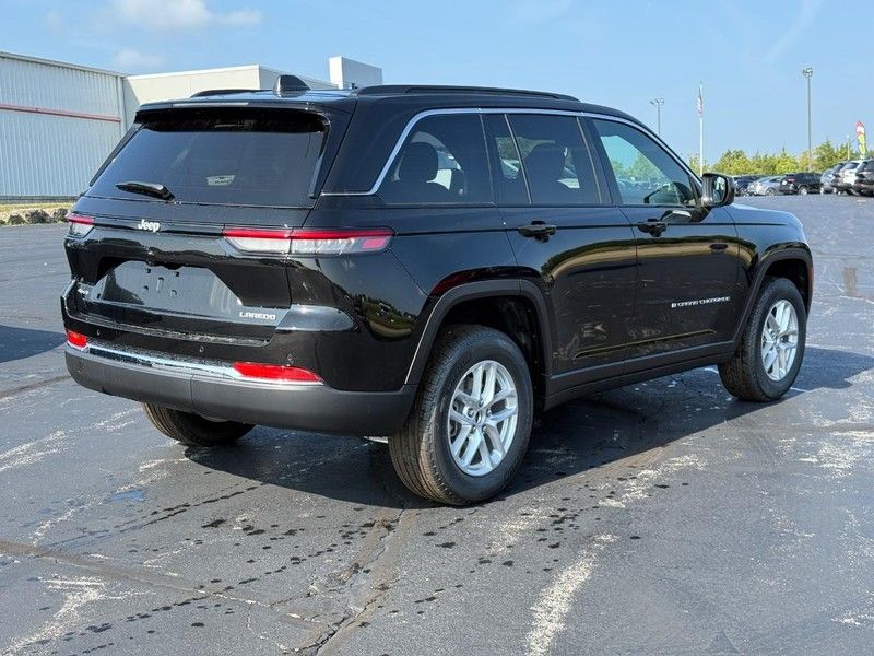 2025 Jeep Grand Cherokee Laredo X photo 2