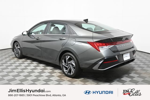 2024 Hyundai Elantra SEL Convenience photo 3