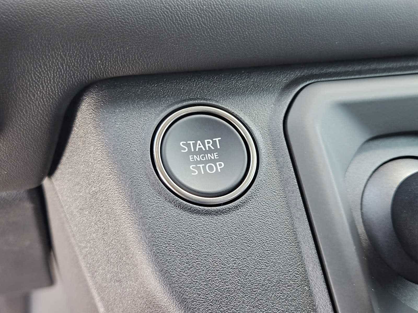 2025 Land Rover Defender 130 V8 photo 18