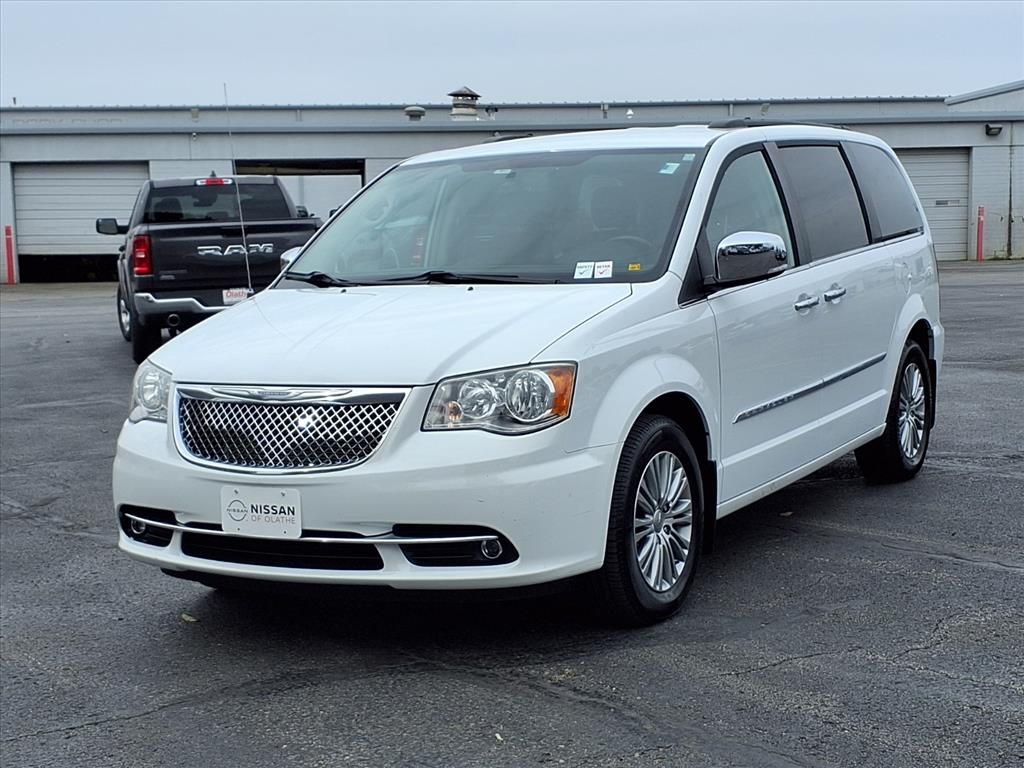 Used 2014 Chrysler Town & Country Touring-L with VIN 2C4RC1CG5ER454481 for sale in Kansas City