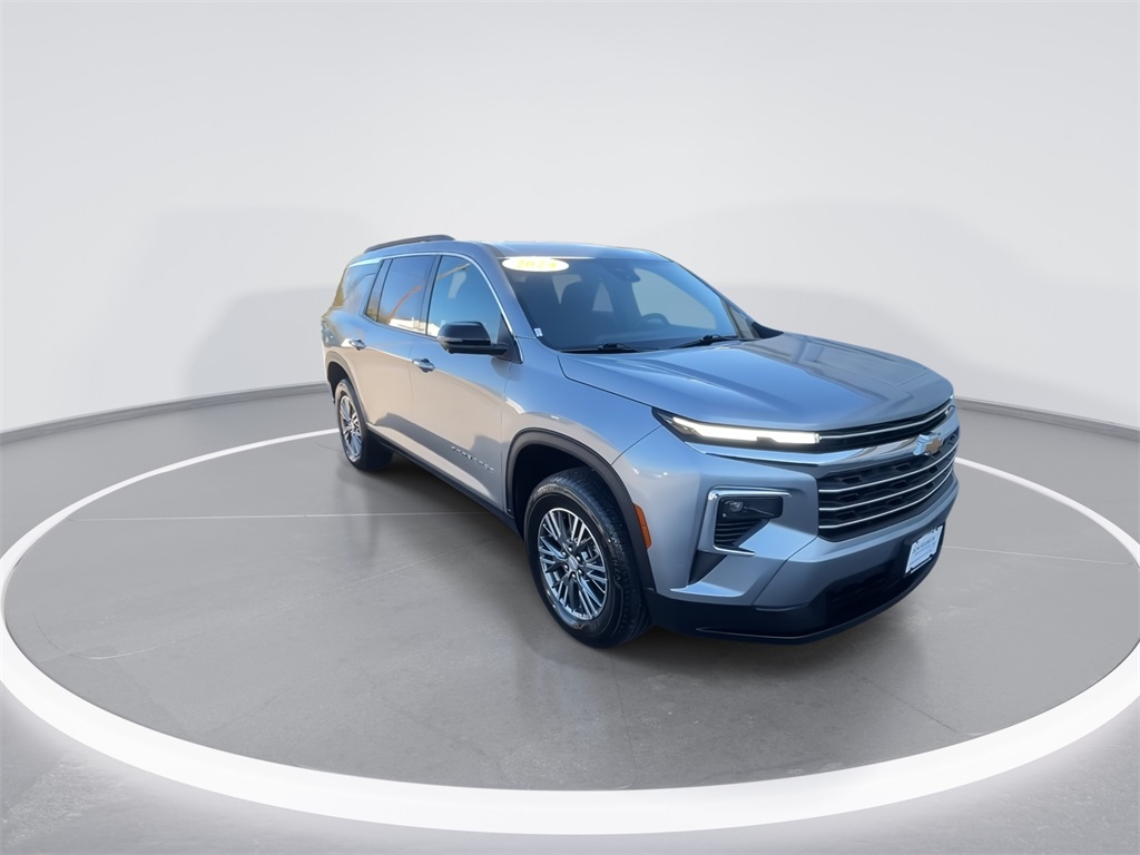 2024 Chevrolet Traverse photo 2