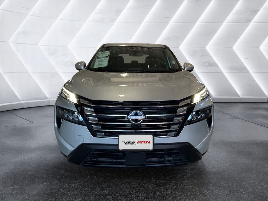 2024 Nissan Rogue SV photo 2