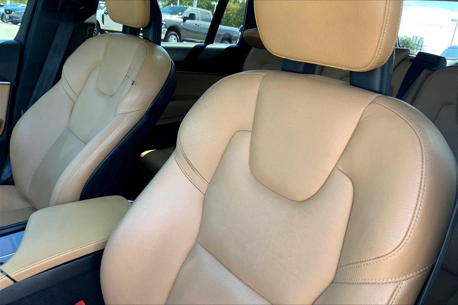 2018 Volvo XC90 Momentum photo 7