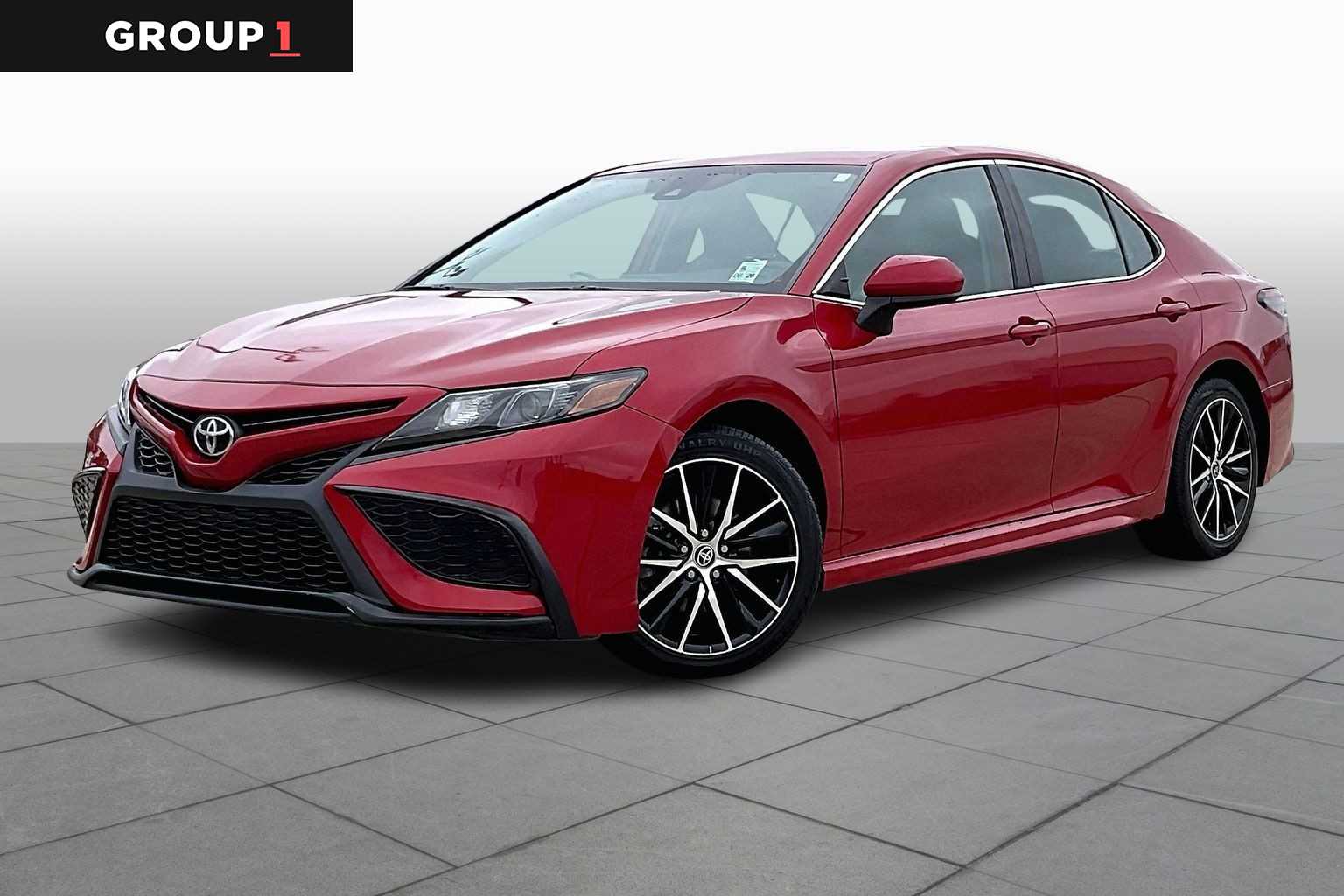 2021 Toyota Camry SE's photo