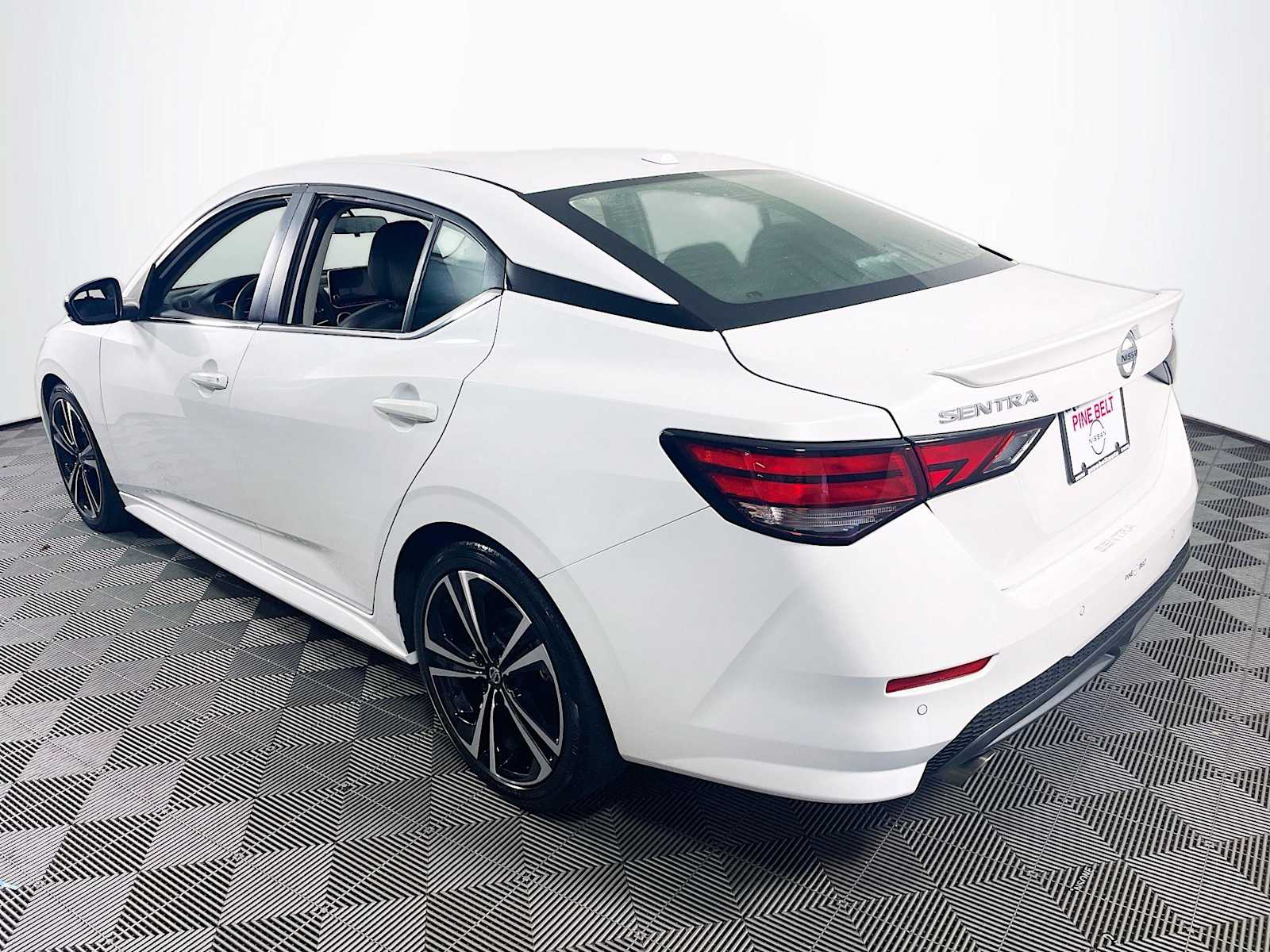 2022 Nissan Sentra SR photo 5