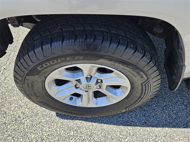 2016 Toyota 4Runner SR5 photo 16