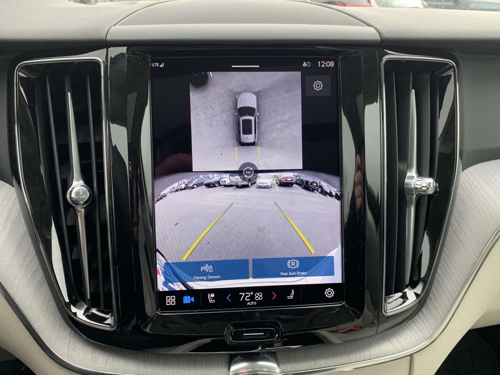2025 Volvo XC60 T8 Plus photo 18