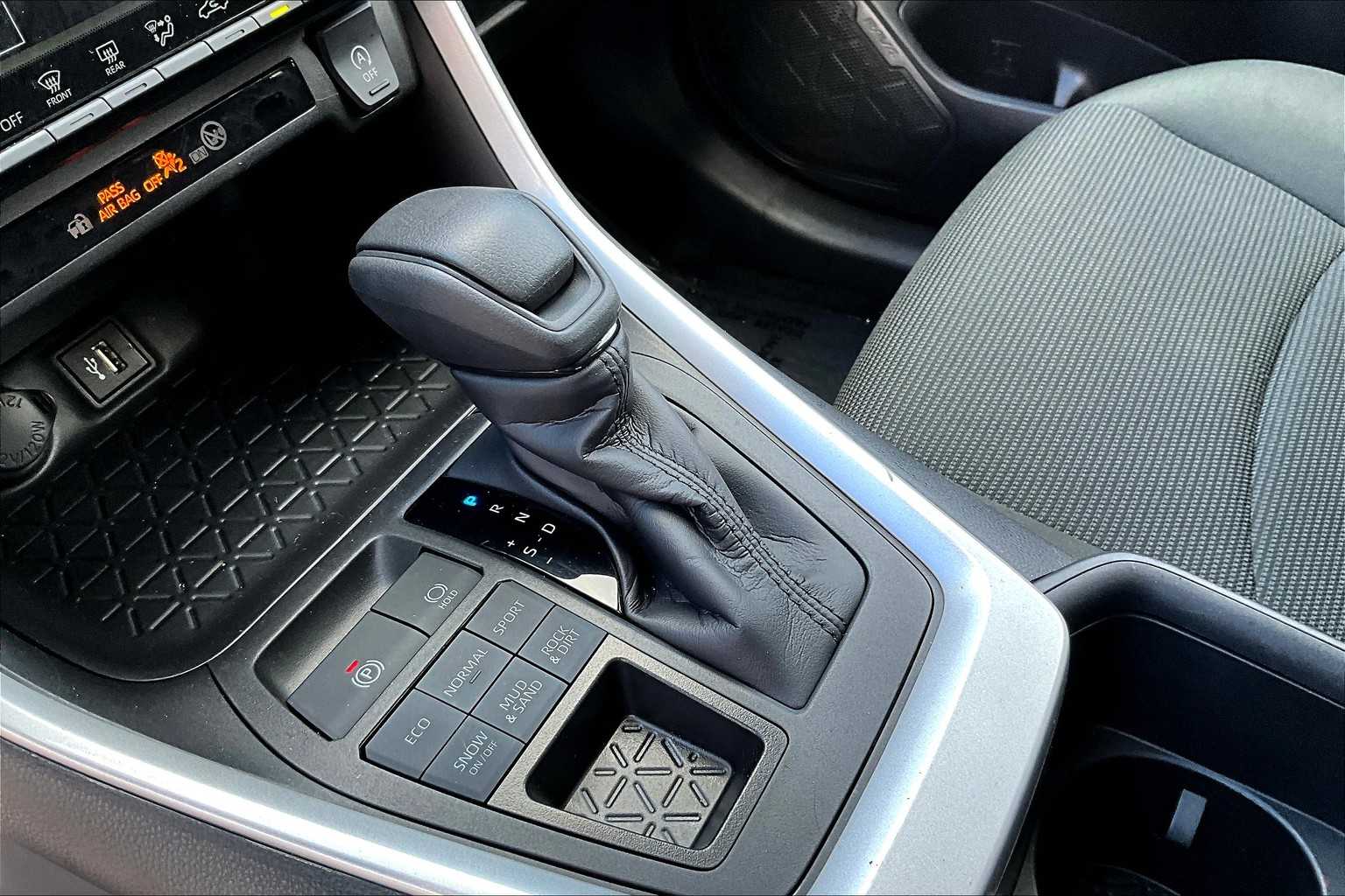 2024 Toyota RAV4 LE photo 14