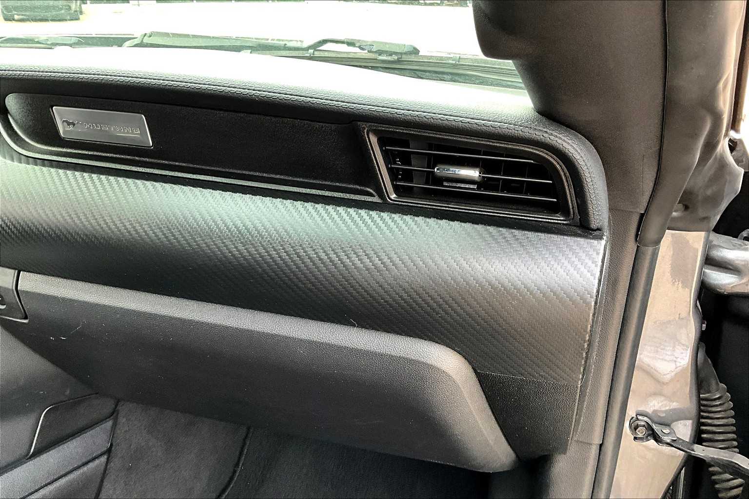 2021 Ford Mustang EcoBoost photo 17