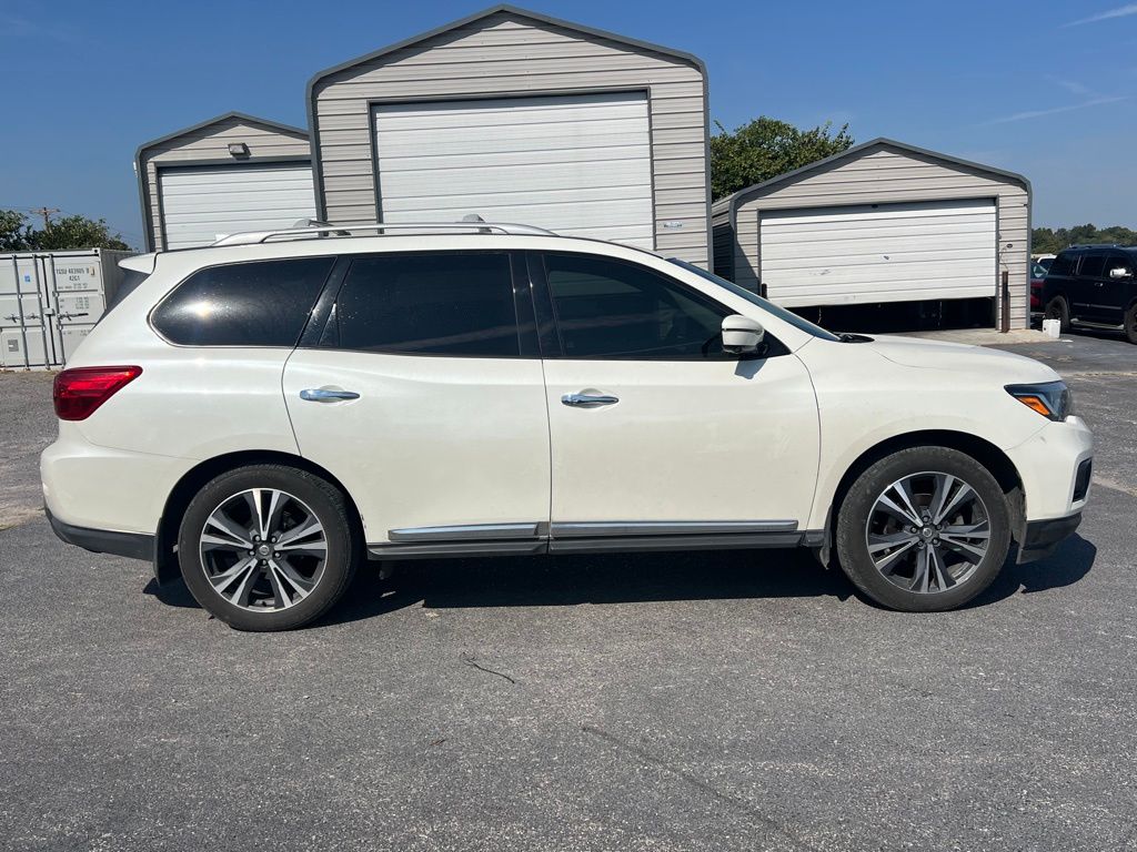 2019 Nissan Pathfinder Platinum photo 3