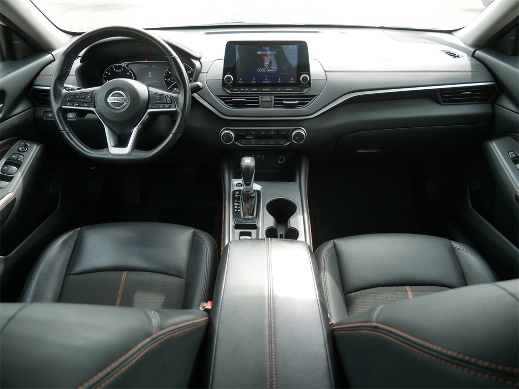 2022 Nissan Altima 2.5 SR photo 13