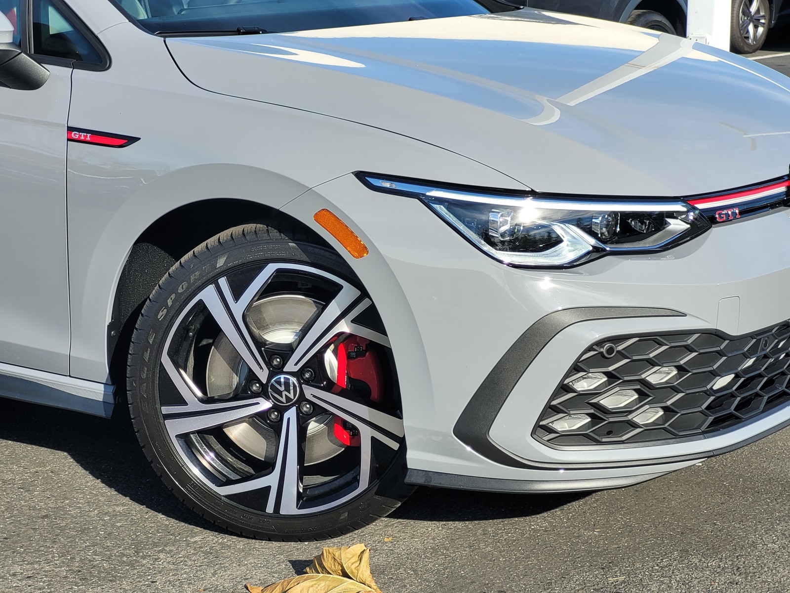 2024 Volkswagen Golf GTI SE photo 3