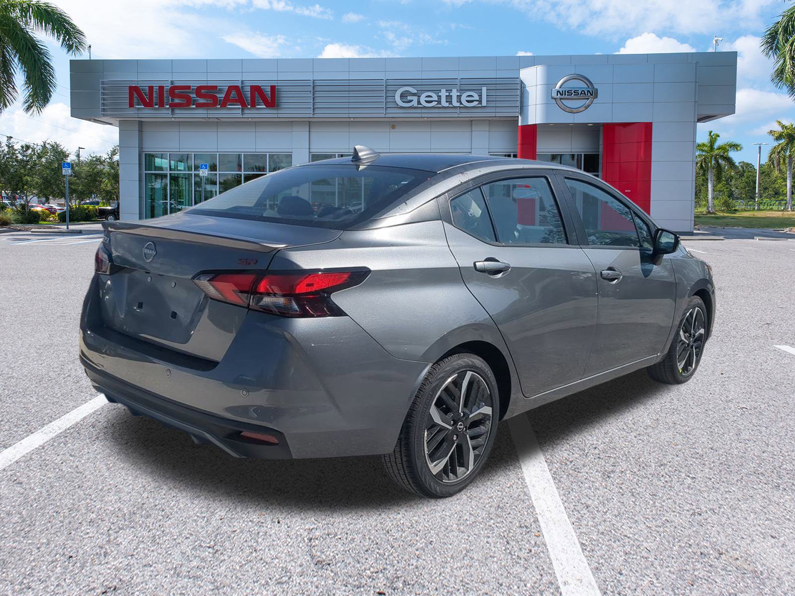 2025 Nissan Versa SR photo 4