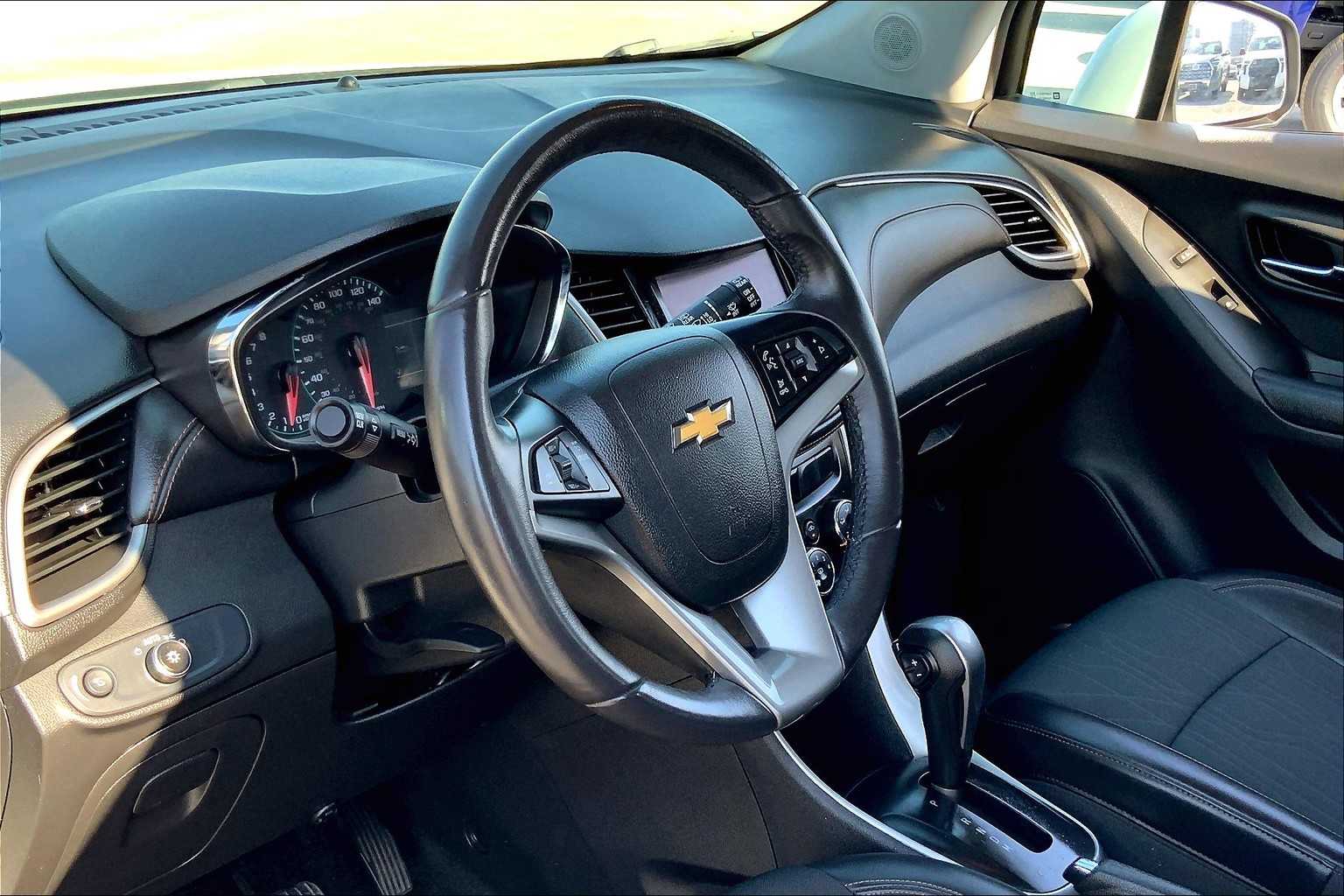 2022 Chevrolet Trax LT photo 16