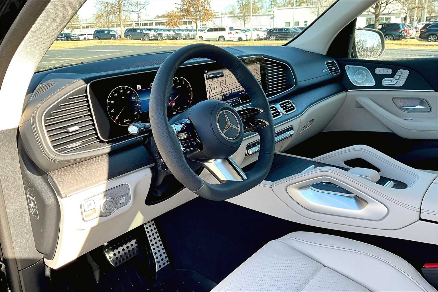 2025 Mercedes Benz GLS 450 4MATIC photo 8